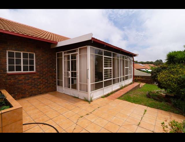 2 BEDROOM TOWNHOUSE FOR SALE IN HELDERKRUIN